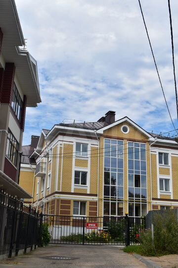 2-к. квартира, 74 м², 1/3 эт.