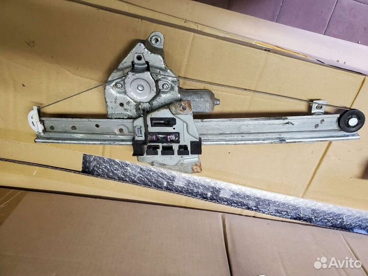 Митсубиси паджеро 4 стеклоподъемник задний