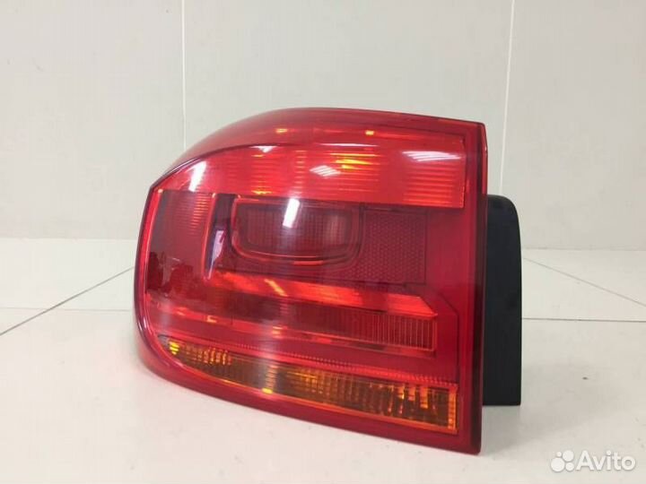 Фонарь задний наружный левый Volkswagen Tiguan 5N2