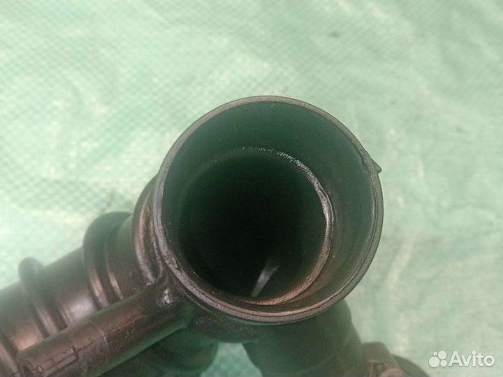 Патрубок воздушного фильтра Volkswagen Passat B5