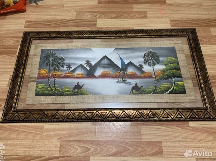 Папирус в раме за стеклом