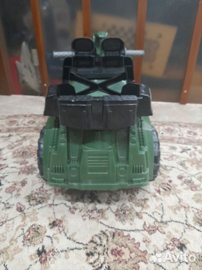 Игрушечная машинка