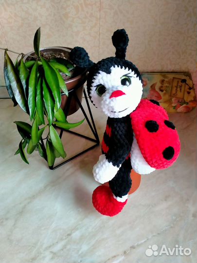 Божья коровка плюшевая