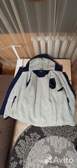 Продаю куртку зимнюю подростковую размер 42-44