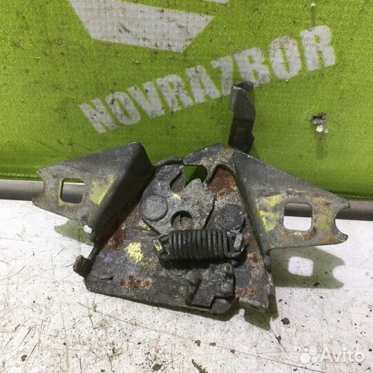 Замок капота Фольксваген Пассат Б3