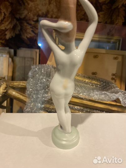 Статуэтка, фарфор