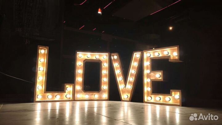Буквы love с лампами для фото в стиле loft