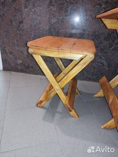 Складной стол и стулья