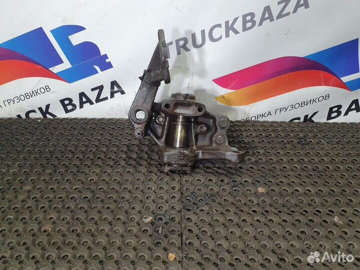 Кулак поворотный правый