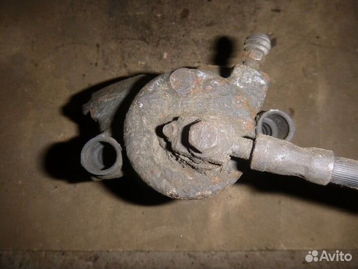 Суппорт передний правый skoda yeti 2010