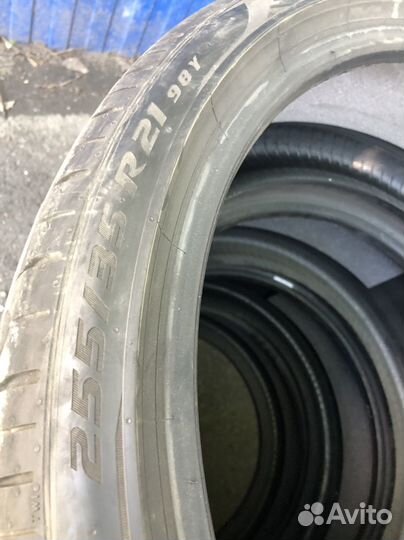 Pirelli P Zero PZ4 255/35 R21 105Y