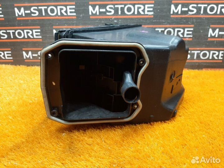 Корпус блока предохранителей правый Mercedes-Benz