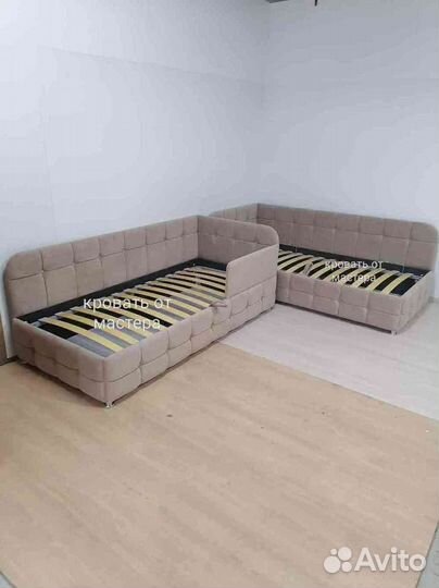 Кровать детская с мягкой спинкой