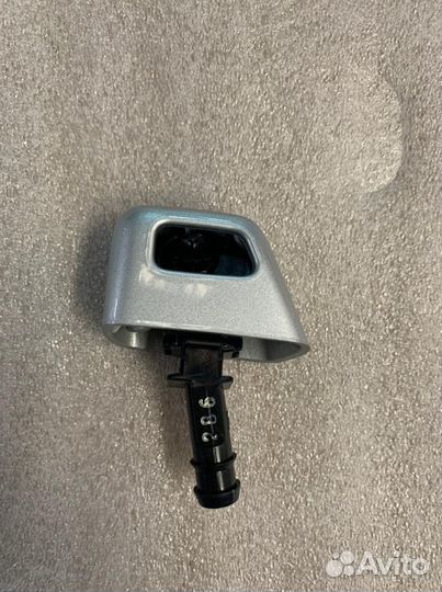 Форсунка фароомывателя правая Nissan 286413UB1A