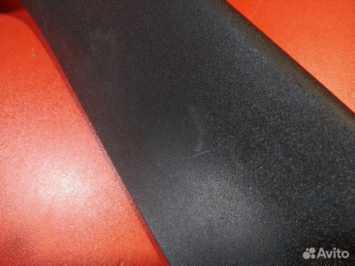 Обшивка двери багажника правая Opel Astra L48