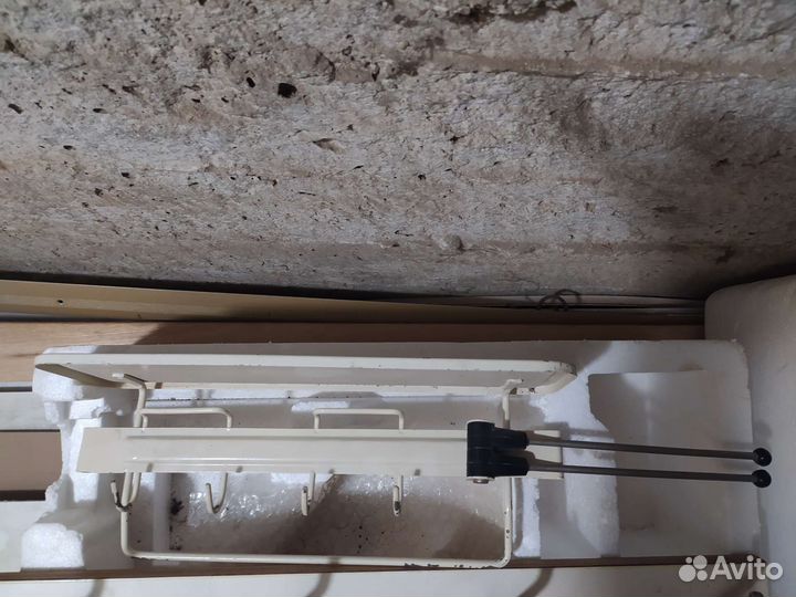 Вешалки настенные разные