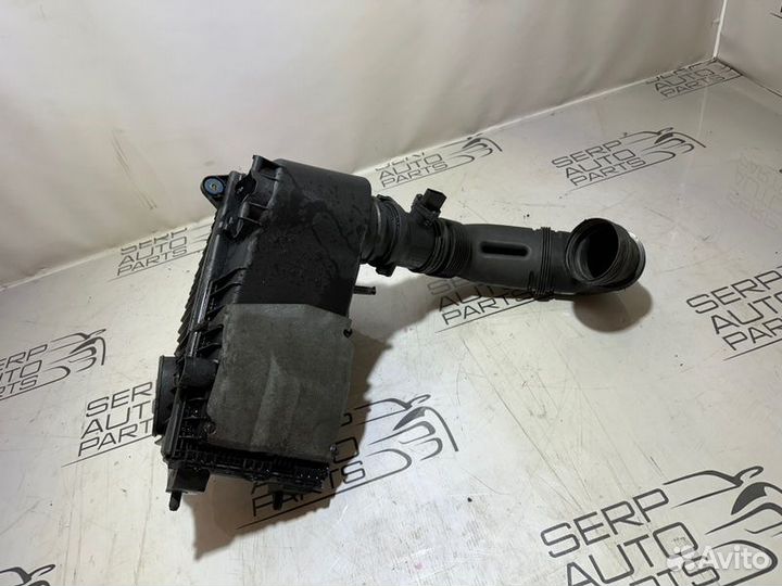 Корпус воздушного фильтра Volkswagen Touareg 7L