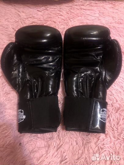 Боксерские перчатки