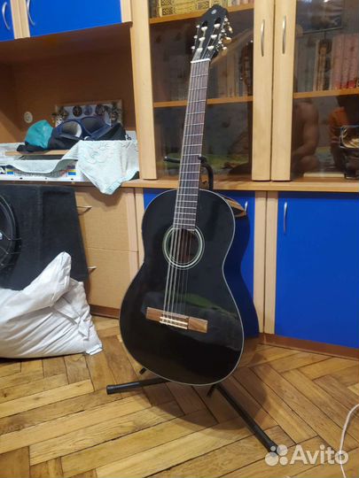 Yamaha c40 Black