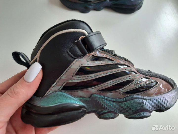 Утеплённые кроссовки 24 размер