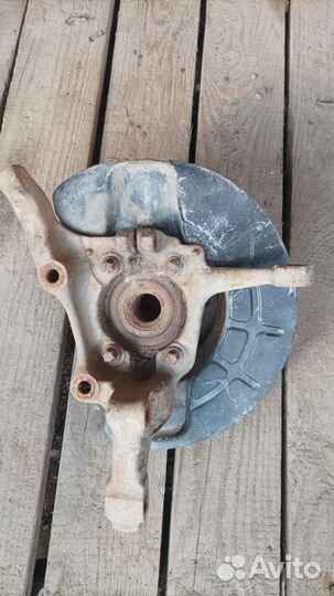 Volvo 850 кулак передний левый правый со ступицей