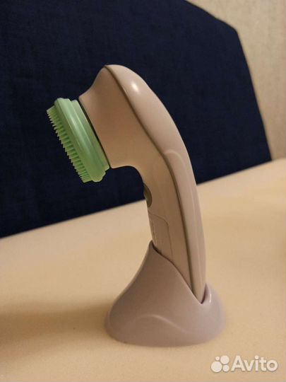 Аппарат для чистки лица и ухода за кожей