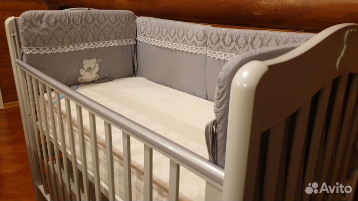 Детская кровать для новорожденных с маятником