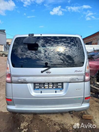 Задняя белая стоп-вставка Nissan serena c24