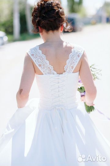 Свадебное платье 42 44 бу