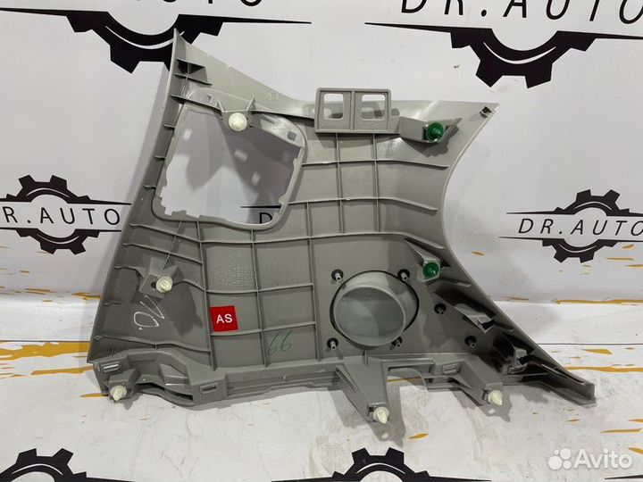 Обшивка багажника верхняя правая Toyota Land