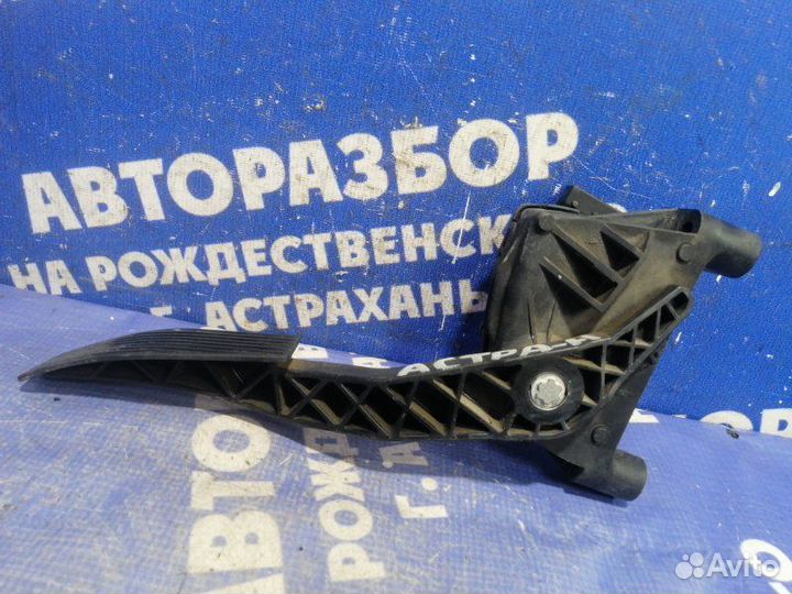 Педаль газа Opel Astra H хэтчбек 2007