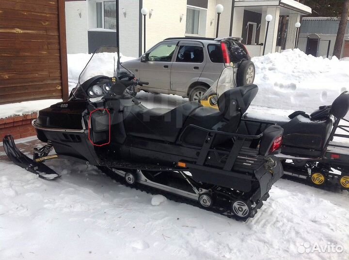 Левая панель под колено Ski-Doo Lynx 605251384