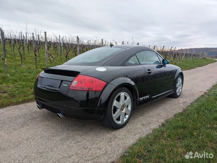 В разборе Audi TT 2002