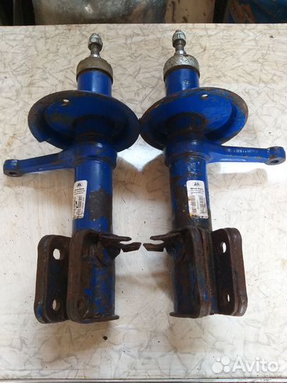 Передние стойки ваз 2110