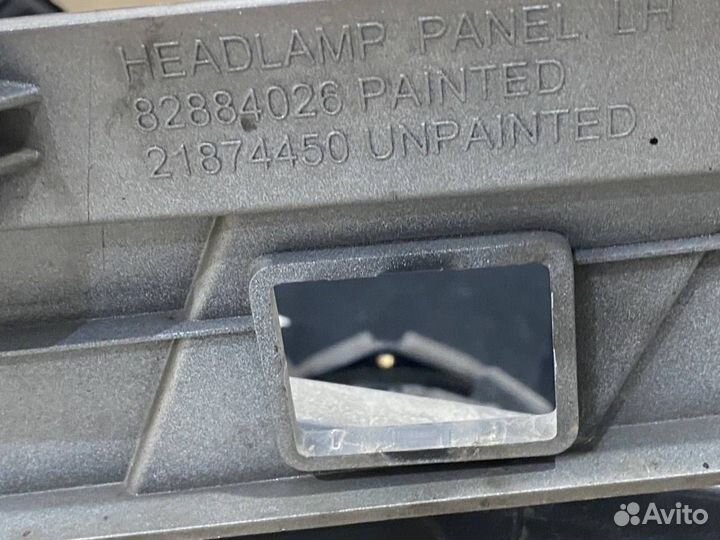 Окантовка фары Volvo FH4 82884026