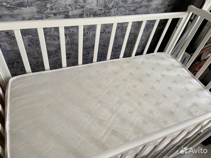 Детская кроватка красная звезда