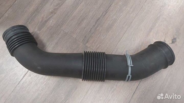 Патрубок воздушного фильтра Volkswagen Touareg 1