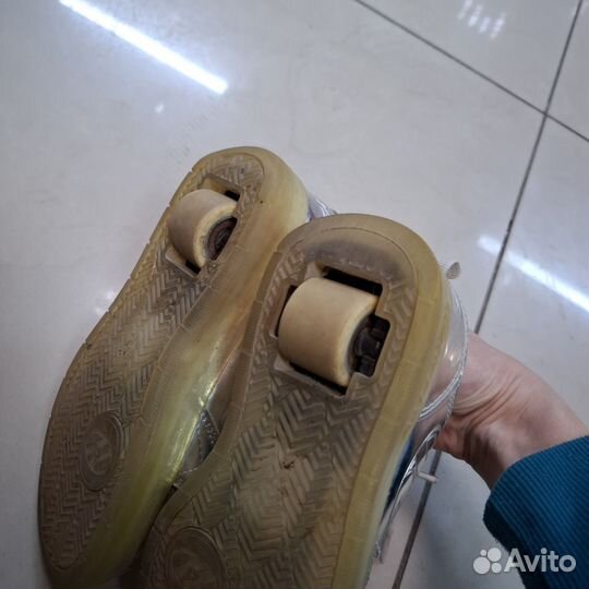 Кроссовки с роликами 32