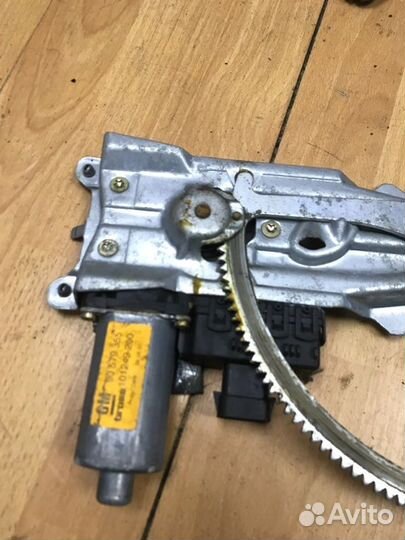 Стеклоподъемник передний левый Opel Zafira A