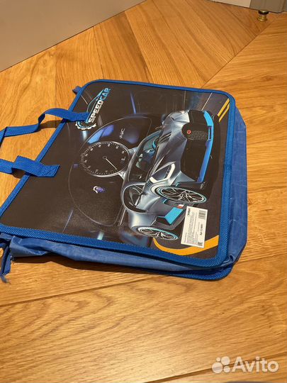 Папка школьная. Рисунок Bugatti