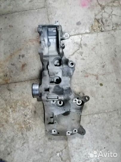 Кронштейн генератора Renault Sandero