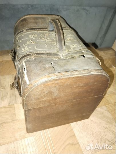 Сундук деревянный
