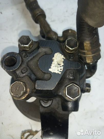 Насос гидроусилителя руля Nissan Elgrand AE50