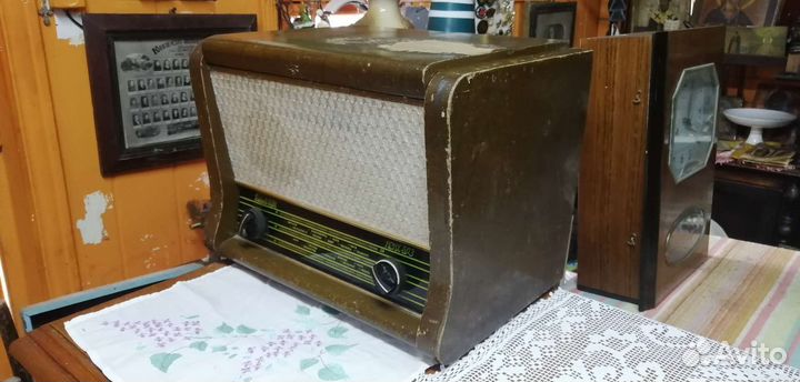 Старинный радиоприемник Рекорд 60М