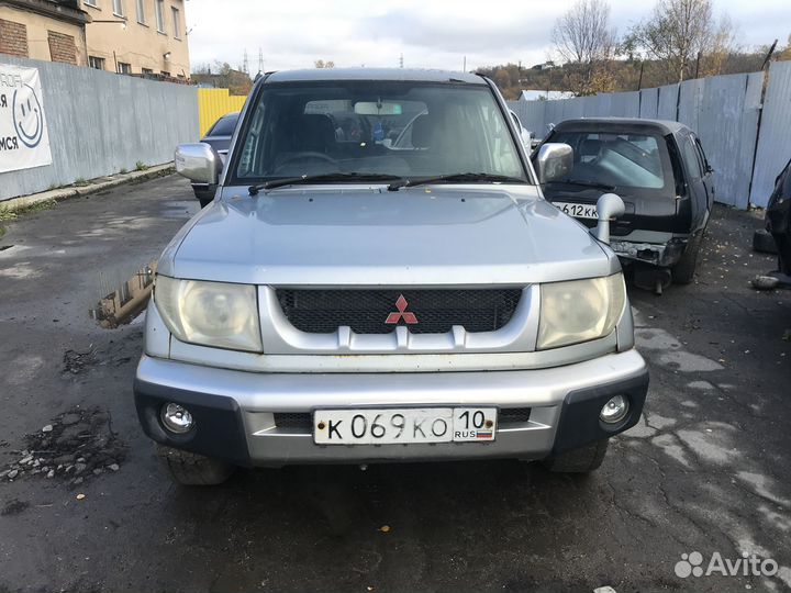 Запчасти для Mitsubishi Pajero IO 1,8 GDI 1999 г
