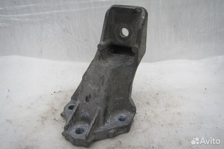 Кронштейн двигателя