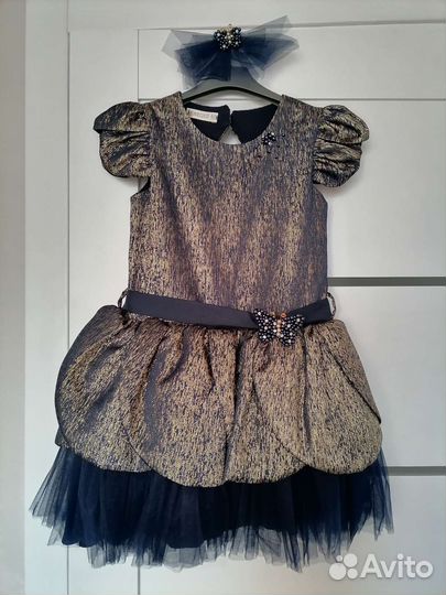 Платье для девочки б/у нарядное 4-5л 110см Турция