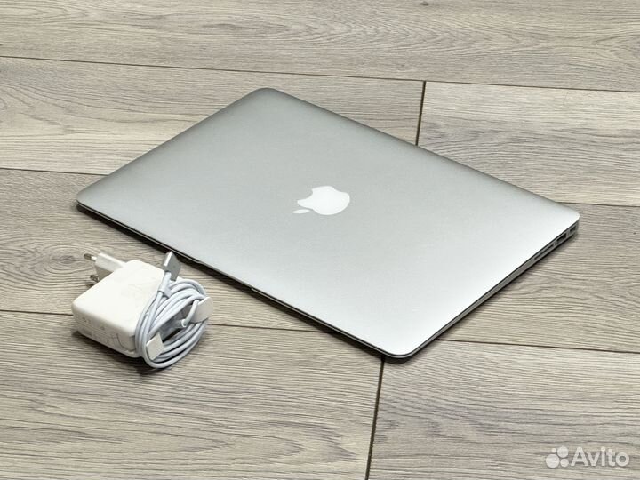 Apple MacBook Air 13-inch (2014) Intel i5 / 128gb