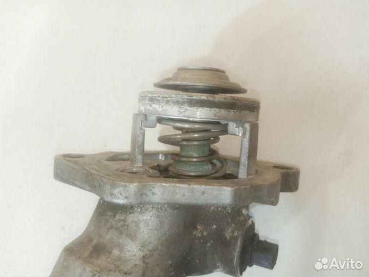 Корпус термостата Mercedes C-Класс W211 2011