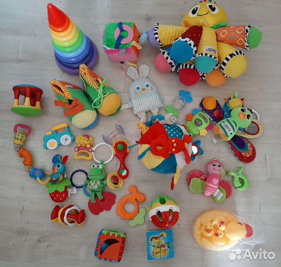 Развивающие игрушки для малыша пакетом